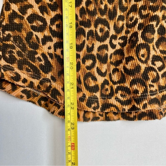 Pilcro Thermal Top Sz S Leopard Print Raw Seam Pullover LS Split Neck EUC - Picture 7 of 11